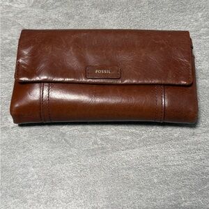 Fossil Ellis Clutch Bifold Wallet Brown Leather Gold Hardware Snap Closure